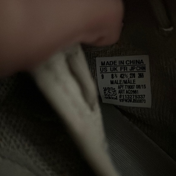 Yeezys tan sneakers - Picture 4 of 4